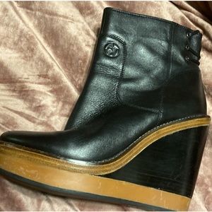 Beautiful boots. They do not fit me anymore.